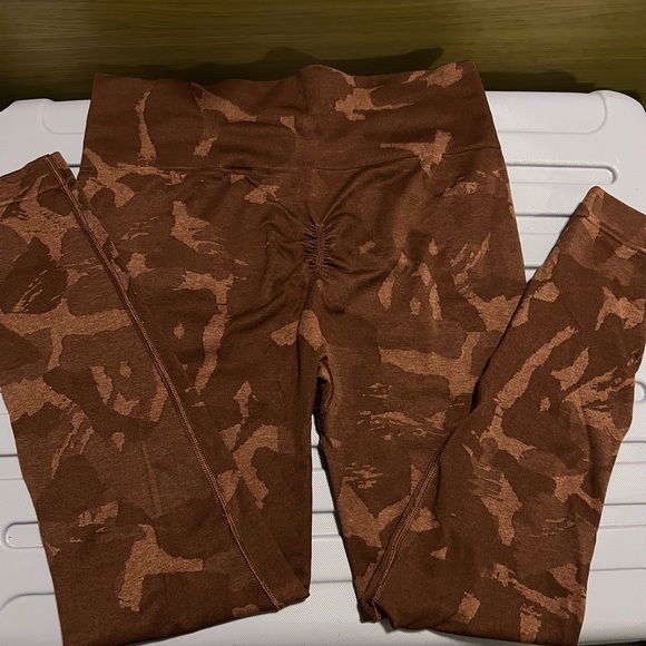 Gymshark Camo Leggings - Picture 2 of 2